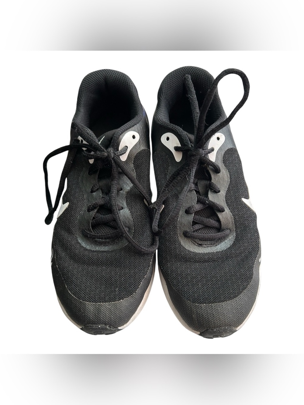 Nike Black and White Youth Sneaker (US 4Y)